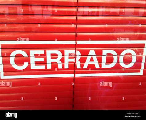 Closed sign in spanish Stock Photo - Alamy