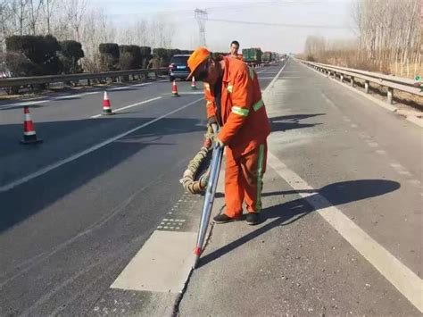 水泥混凝土路面灌缝处理流程-湘潭红星公路材料有限公司