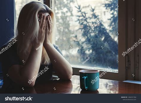 Lean Over Table Crying 的图像结果