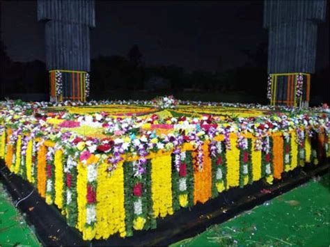 Jr NTR and others gather at NTR’s memorial to pay tribute to NT Rama ...