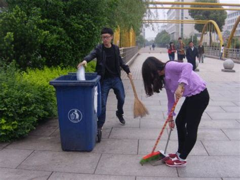 石碣：城中社区志愿者开展公园清扫活动--东莞青少年网