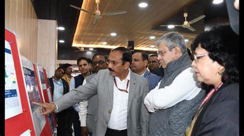 Proposal on anvil to integrate Gkp airport with rly station: Vaishnaw