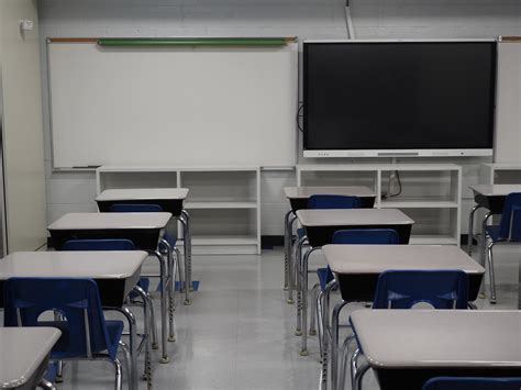 Bill standardizing kindergarten cut-off dates advances, fixing error in ...