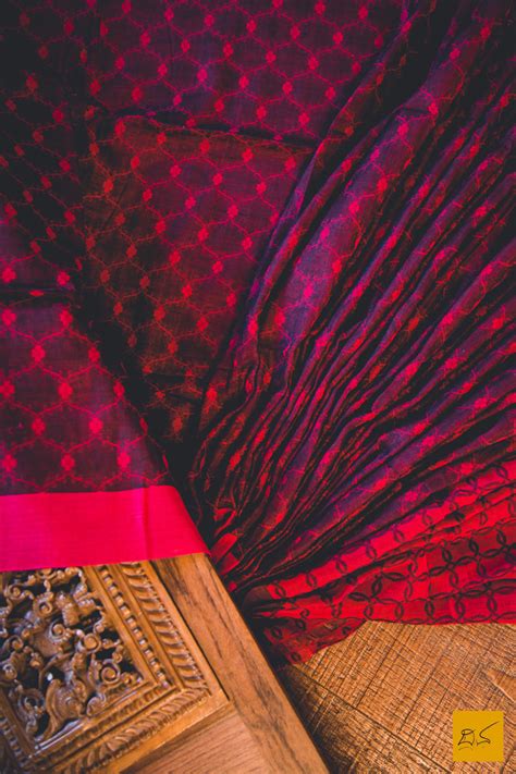 Red & Black Cotton Handwoven Saree – DiscoverDiva
