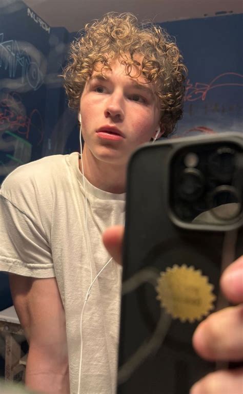 Pin by jhrdgs on in 2025 | Dylan, Hair inspiration, Hoffman