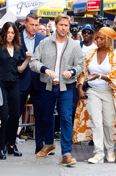 The Essential Ryan Gosling Outfits You Ought to Have in Your Wardrobe ...