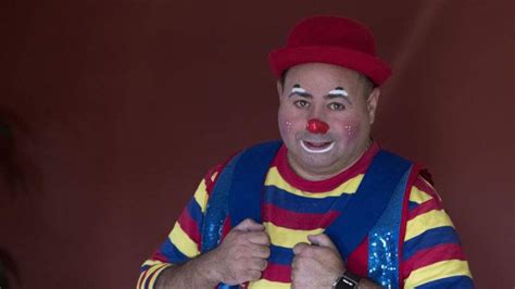 Creepy craze is no joke for real clowns (w/video)