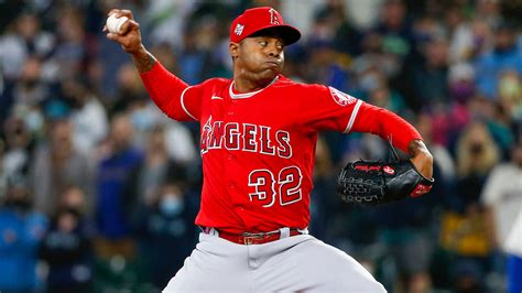 Download Raisel Iglesias Angels 32 Wallpaper | Wallpapers.com