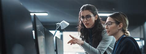 How Hadya overcame conflict, displacement, and bias to become an ICT ...