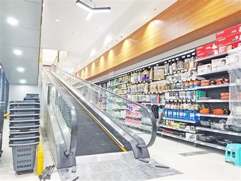 超市楼梯如何利用摆货,小超市摆货技巧,超市楼梯两侧摆货图片_大山谷图库