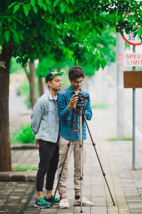 People Standing in Open Group 的图像结果