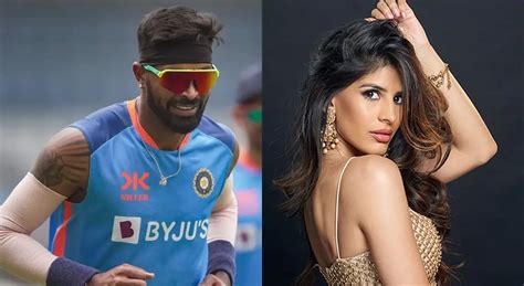 Jasmin Walia spotted in MI team bus! Does this confirm relationship ...