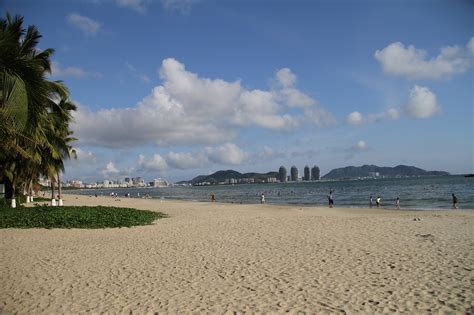 海南三亚的海滩高清图片下载-正版图片502453057-摄图网