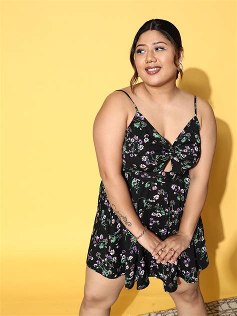 Women Plus Size Black & Purple Floral Printed Crepe Front Twist Detail ...