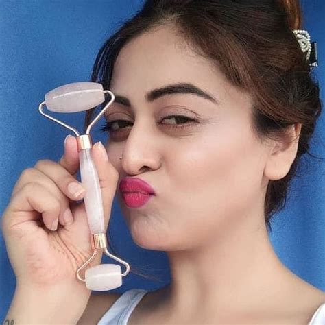 Buy Facial Rollers From These Indian Brands | LBB