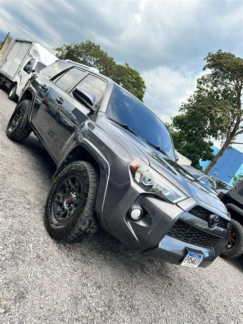 TOYOTA RUNNER 2016 4WD 4.0 GASOLINA 3 FILAS – Importadora Benjy de Guatemala Sociedad Anonima