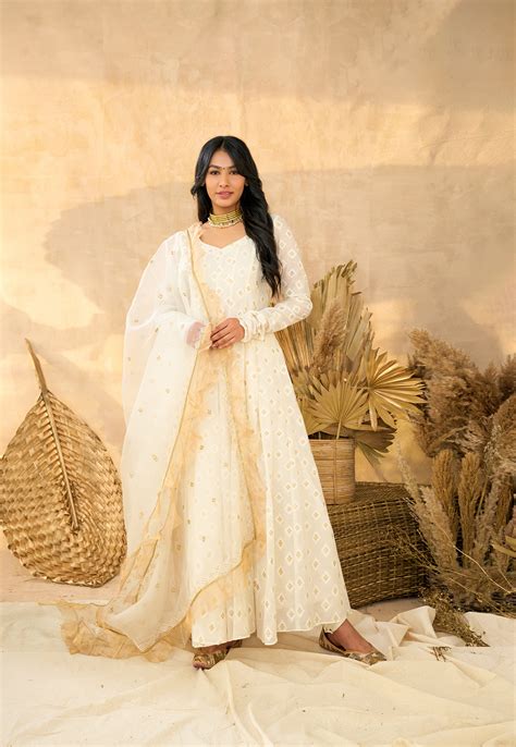 Label Nobo: Clothing brand by Nupur Sanon – Nobo