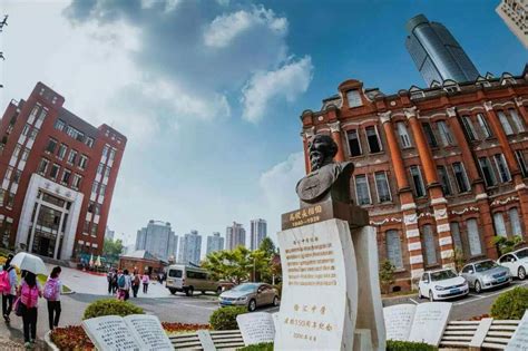 重大喜讯！徐汇这所学校入选上海市特色普通高中名单！享“市重点”同等待遇_腾讯新闻