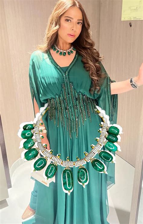 Chandni Girdhar in Queen of Emeralds Necklace set – Zevar King