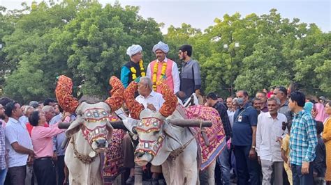 Jitu Waghan was given a grand welcome in his hometown Nana Surka ...
