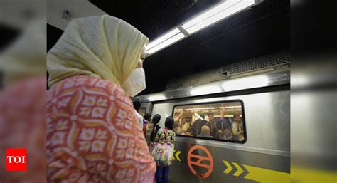 Delhi Metro News: Daily metro footfall down by almost 10 lakh | Delhi ...