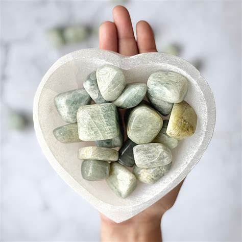 Aquamarine Tumble Stone – The Trivia Store