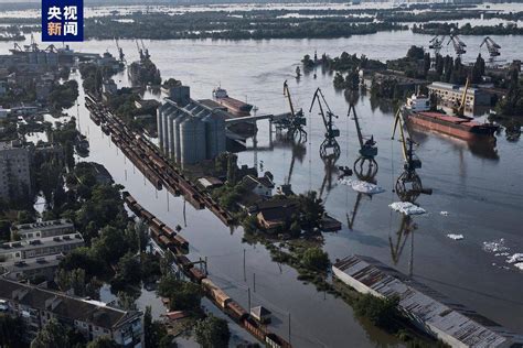 乌克兰能源部：卡霍夫卡水电站大坝遭袭已致赫尔松地区129座变电站被淹