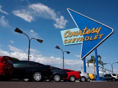 GM's president explains why buying a self-driving car at a dealership ...