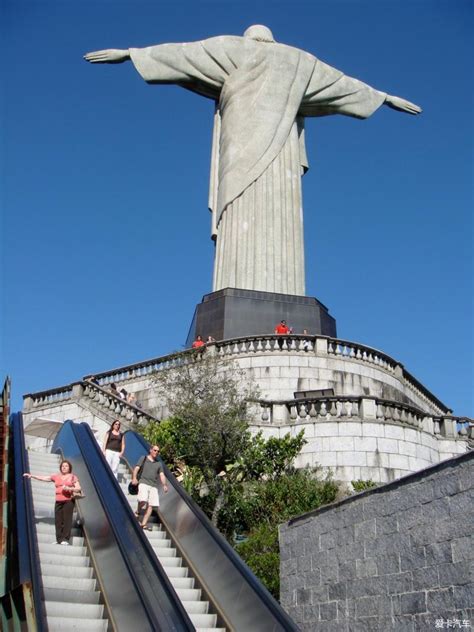 #景点推荐##巴西#救世基督像（Christ the Redeemer）是一座装饰艺术风格的大型耶稣基督雕像，位于巴西的里约热内卢。落成于 ...