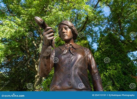 Downtown statue editorial photo. Image of female, park - 254113151