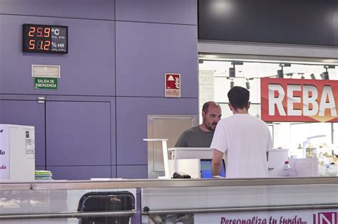 Dia vende 235 supermercados a Alcampo por 267 millones de euros