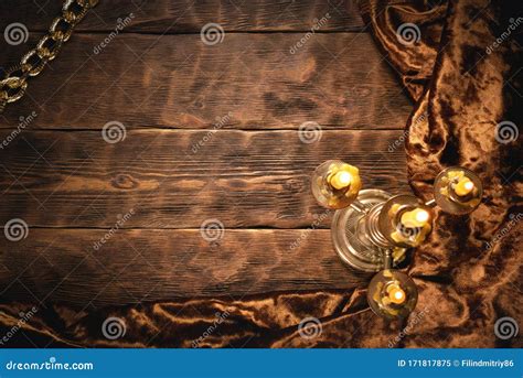 魔术桌 库存图片. 图片 包括有 å œ, ¹å£«, ç‡ƒçƒ§, ä¼šè®®å®¤, å‘½è¿ - 171817875