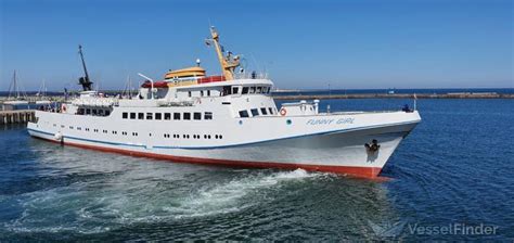 FUNNY GIRL, Passenger Ship - Details and current position - IMO 7315569 ...
