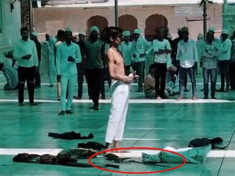 Youth reaches Ajmer Dargah with Sword, begins removing clothes