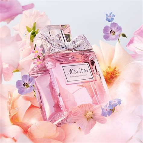 https: //media. Theperfumeshop.com/medias/sys_master/images/h0c/h0b/8866703409182/BLOOMING-BOUQUET-600x600/BLOOMING-BOUQUET-600x600. Jpg? Utm_source=chatgpt.com