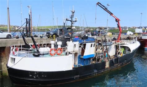 CLASINA, Pleasure craft - Details and current position - MMSI 235006150 ...