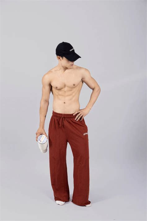 Stylish joggers, cargos, and track pants for active men. – Coitonic