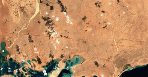A line in the sand: new satellite images show rise of Saudi Arabia's ...