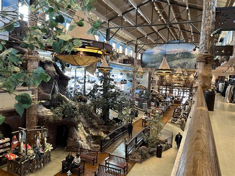 Bass Pro Shops/Cabela’s Boating Center – Grand Canyon Tours by Las ...