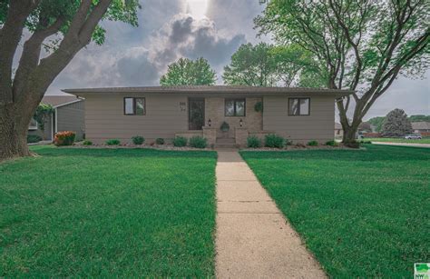 101 Golden Dr, Sergeant Bluff, IA 51054 - See Est. Value, Schools & More
