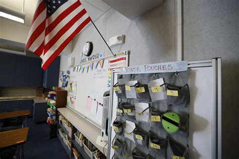 Magnetic Yondr pouch is key to enforcing school cellphone bans, but ...