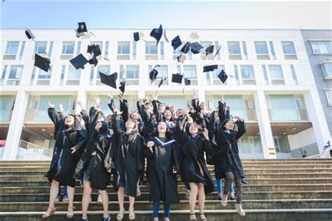 南昌大学举行2023年毕业典礼 万名毕业生奋楫扬帆开启人生新篇