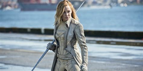 Caity Lotz Teases Legends of Tomorrow Season 3 | Screen Rant