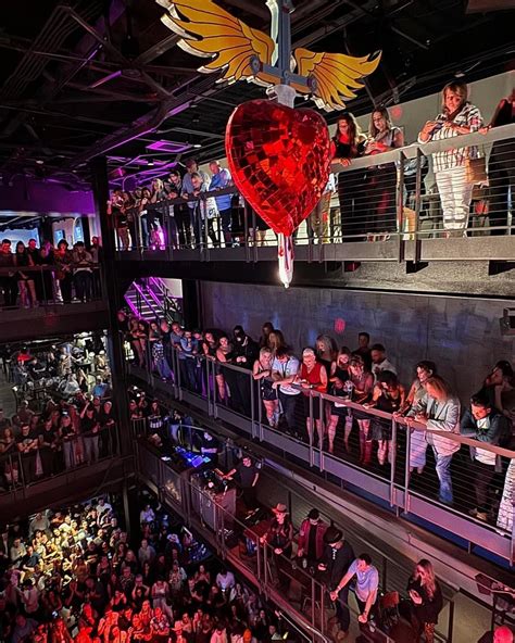 JBJs Review - Jon Bon Jovi's Bar in Downtown Nashville