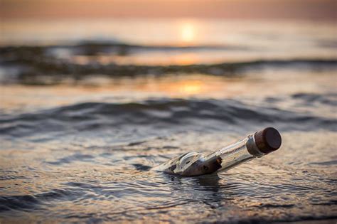 Delaware River: Kayaker Finds Message In A Bottle That Was 35 Year Old ...