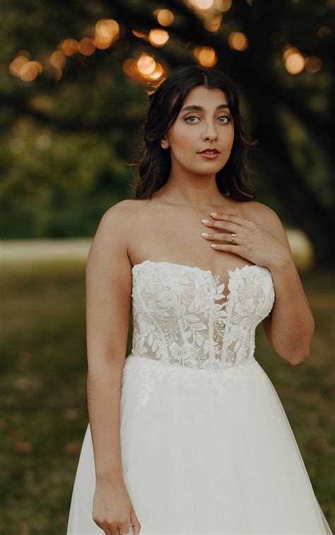 Boho A-Line Wedding Dress with Lace and Tulle Off-the-Shoulder Sleeves