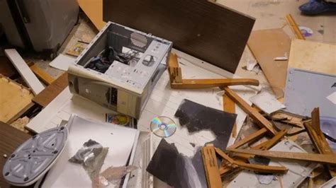 Man Destroys Computer Vimeo 的图像结果