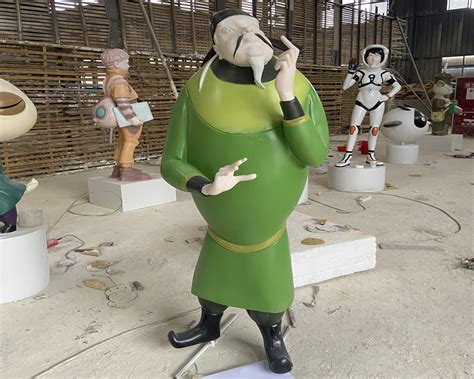 玻璃钢卡通人物雕塑成为大埔围的一大形象代表-方圳雕塑厂