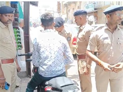 Fines levied from vehicle owners parking indiscriminately on main roads ...