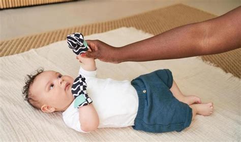 11 week new arrivals old baby